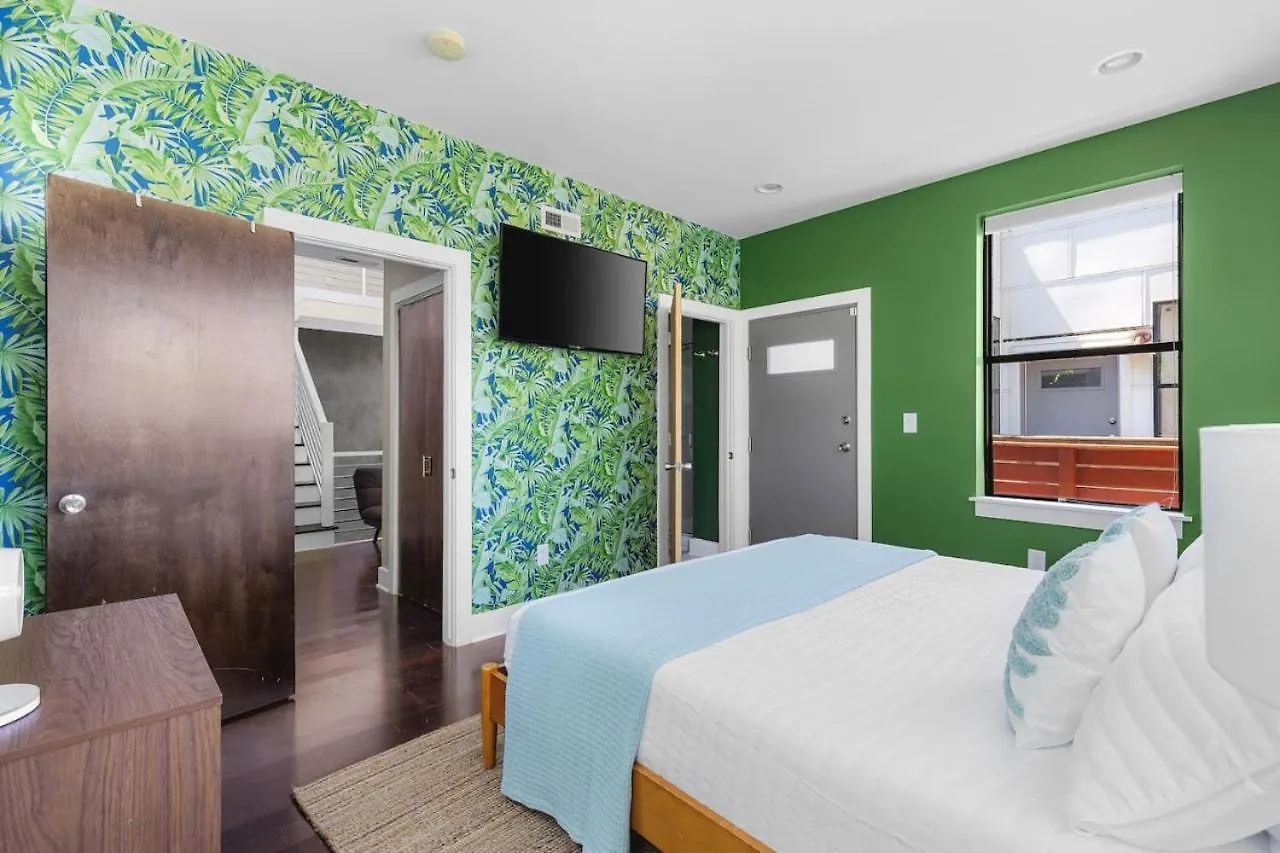 Holiday home Modern Home With Rooftop Deck Walk To Coffee Restaurants Brewery Nashville
