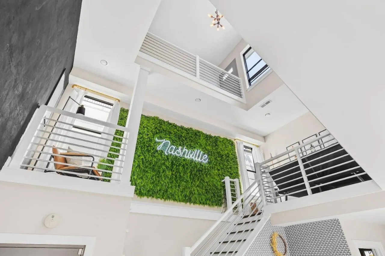 Dom wakacyjny Modern Home With Rooftop Deck Walk To Coffee Restaurants Brewery Nashville