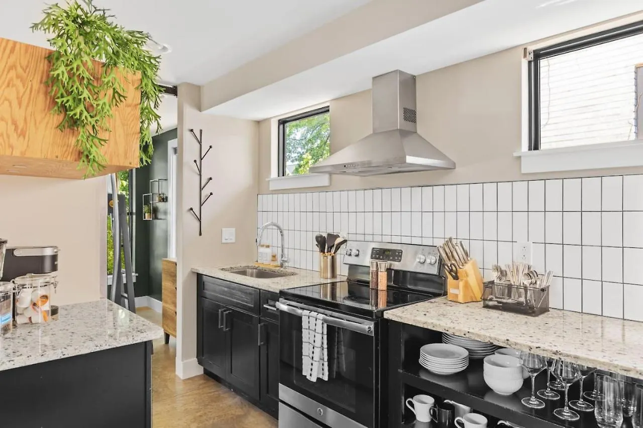 Dom wakacyjny Modern Home With Rooftop Deck Walk To Coffee Restaurants Brewery Nashville